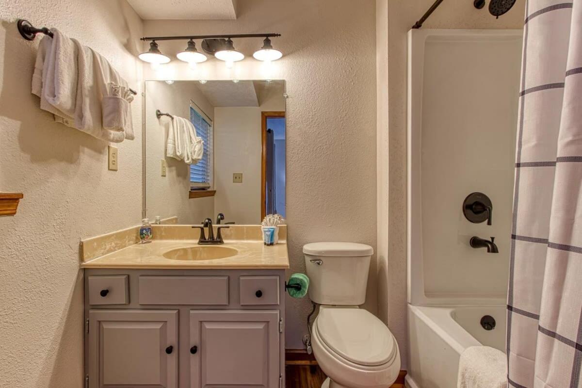 Pinecrest Townhomes-1King-2Queen Unit-Renovated Pigeon Forge Bagian luar foto